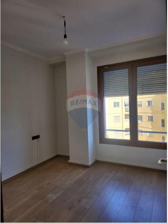 Zyrë - Për Qira - Kompleksi Delijorgji, Tiranë