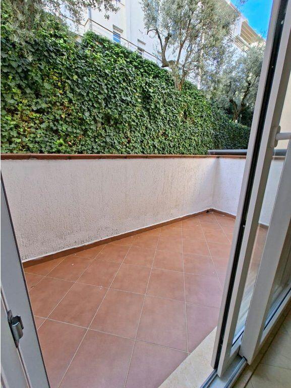 In vendita, Duplex 3+1+2, Residenza Kodra e Diellit 1, Tirana.
