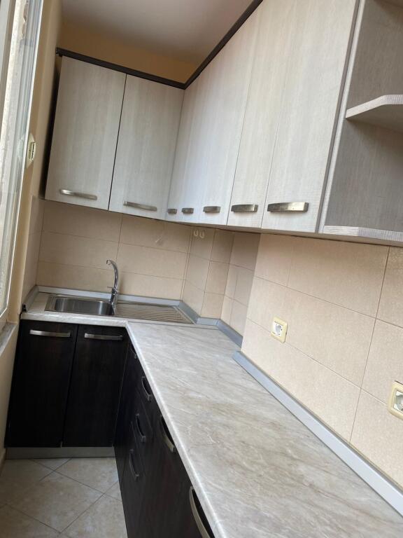 Rent 1+1 Siri Kodra St. / Refrigerator.