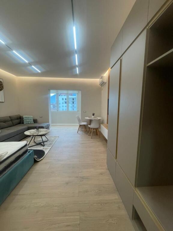 SHITET GARSONIERE 34M2 108000 EURO RRUGA E BARRIKADAVE