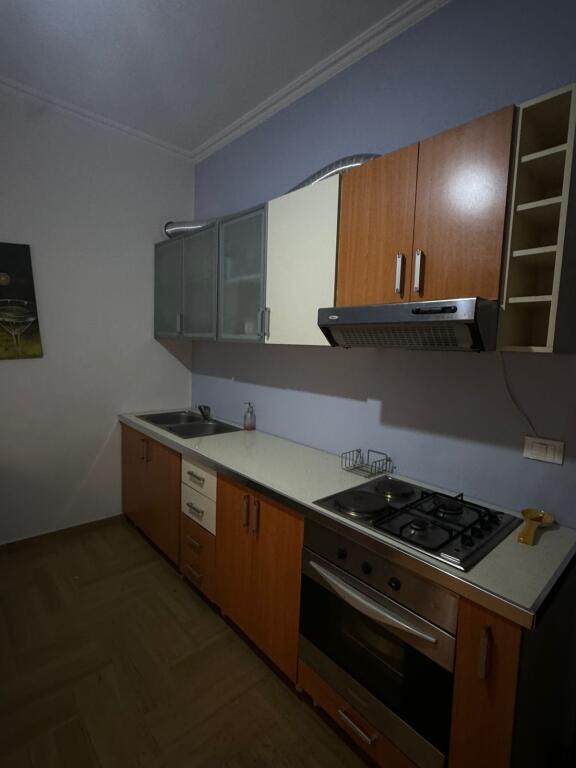 APPARTAMENTO 2+1. 400 EURO FRES.