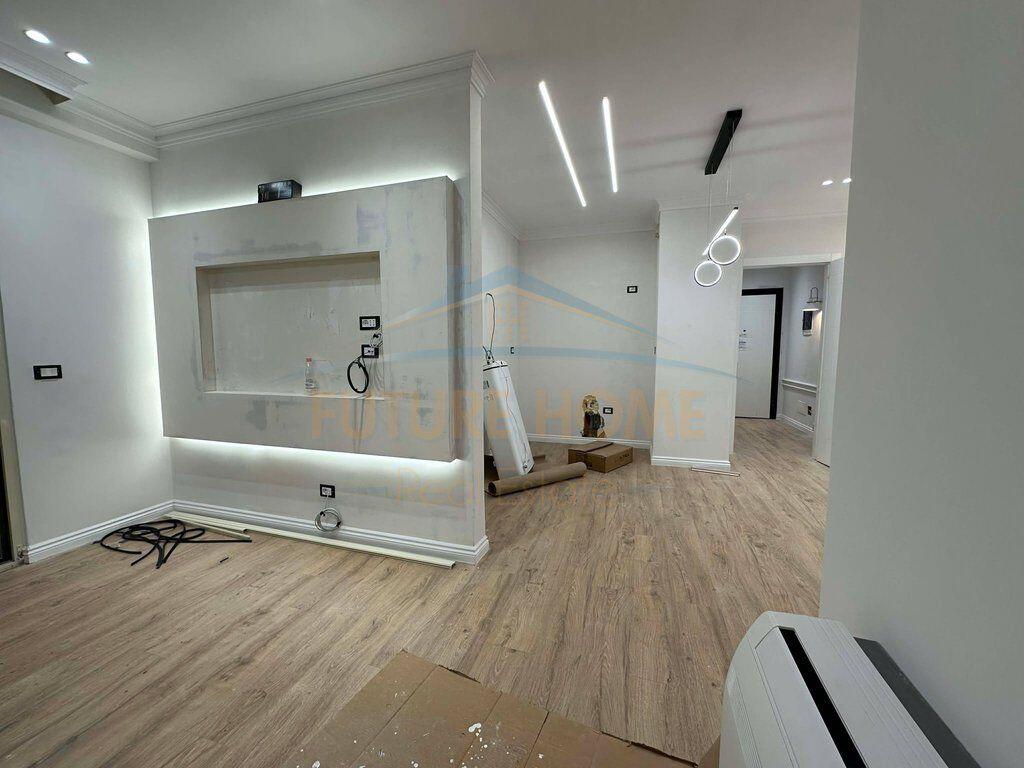 Vendesi in vendita Appartamento 1+1+Veranda Complesso Fratari, Unaza e Re