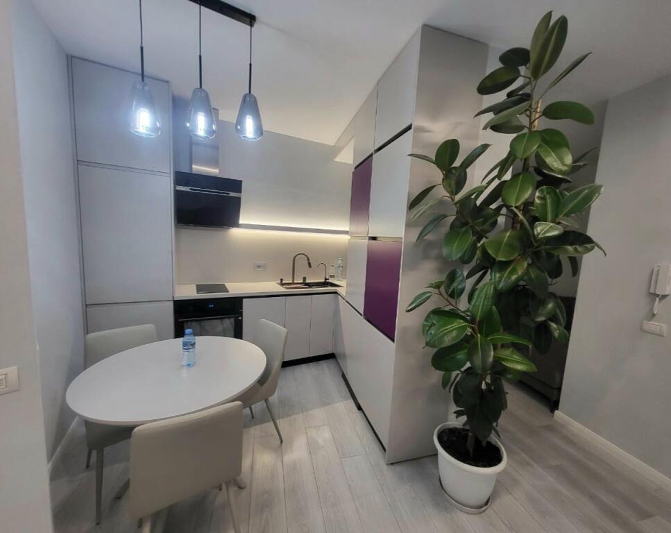 Jepet me qera apartament 2+1 mbrapa 9 katsheve!
