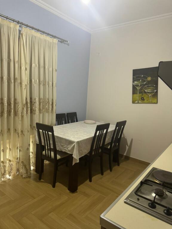 APPARTAMENTO 2+1. 400 EURO FRES.