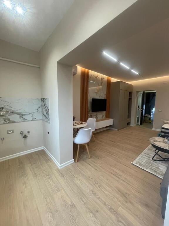 SHITET GARSONIERE 34M2 108000 EURO RRUGA E BARRIKADAVE
