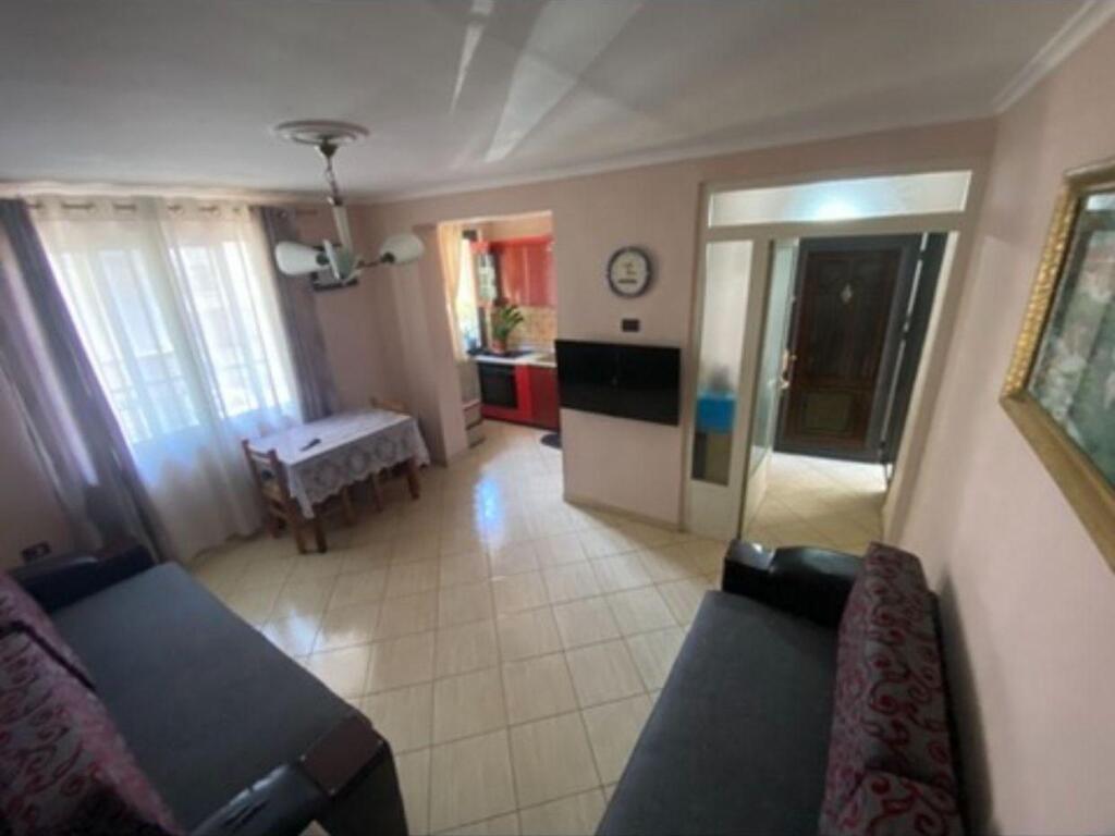 🏡 Shitet Apartament 1+1 – Rr. “Vangjel Çapo”