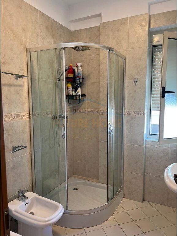 Qera, Apartament 2+1+2 Poste Parkimi, Liqeni i Thate, Tirane.