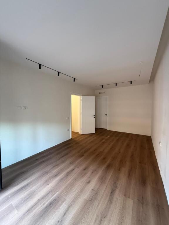 Apartament 2+1+2 + Post Parkimi – Liqeni i Thatë