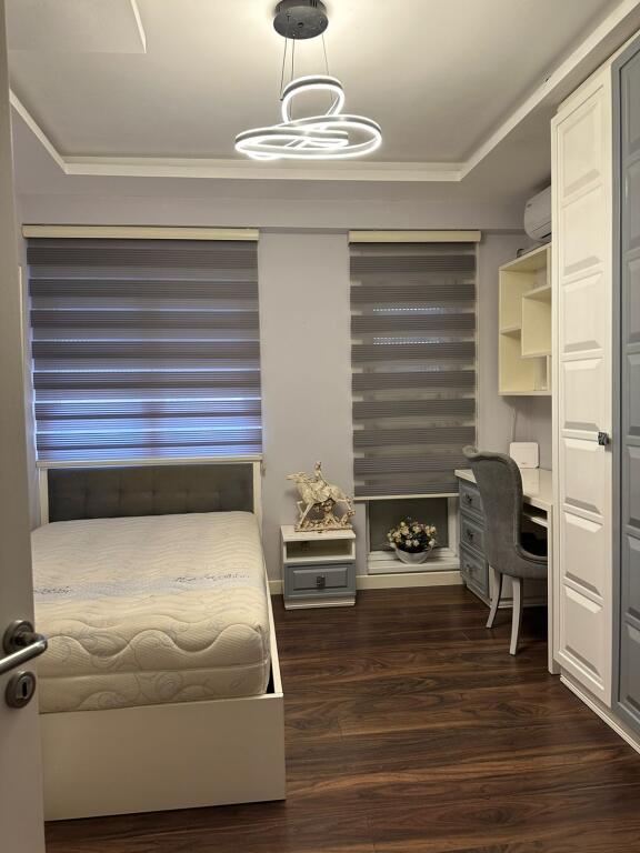 🏡✨ Jepet me Qira – Apartament 3+1 📍 Lokacioni: Kompleksi Kontakti, 21 Dhjetori 💶 Çmimi: 1,000 € / muaj
