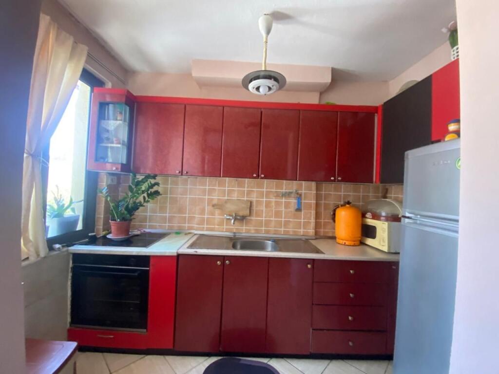 Shitet apartament 1+1 afer Shkolles “Bajram Curri”, Tiranë