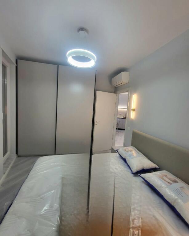 Jepet me qera apartament 2+1 mbrapa 9 katsheve!