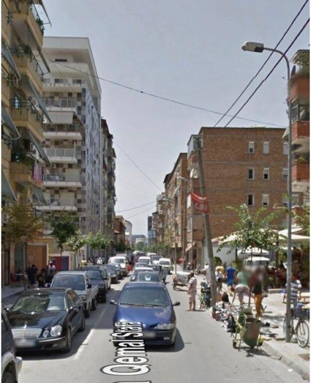 AMBIENTE COMMERCIALE IN VENDITA NELLA ZONA DEL NUOVO MERCATO