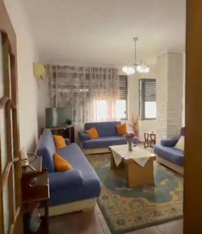Apartament 2+1 me qira tek Gjimnazi Partizani!