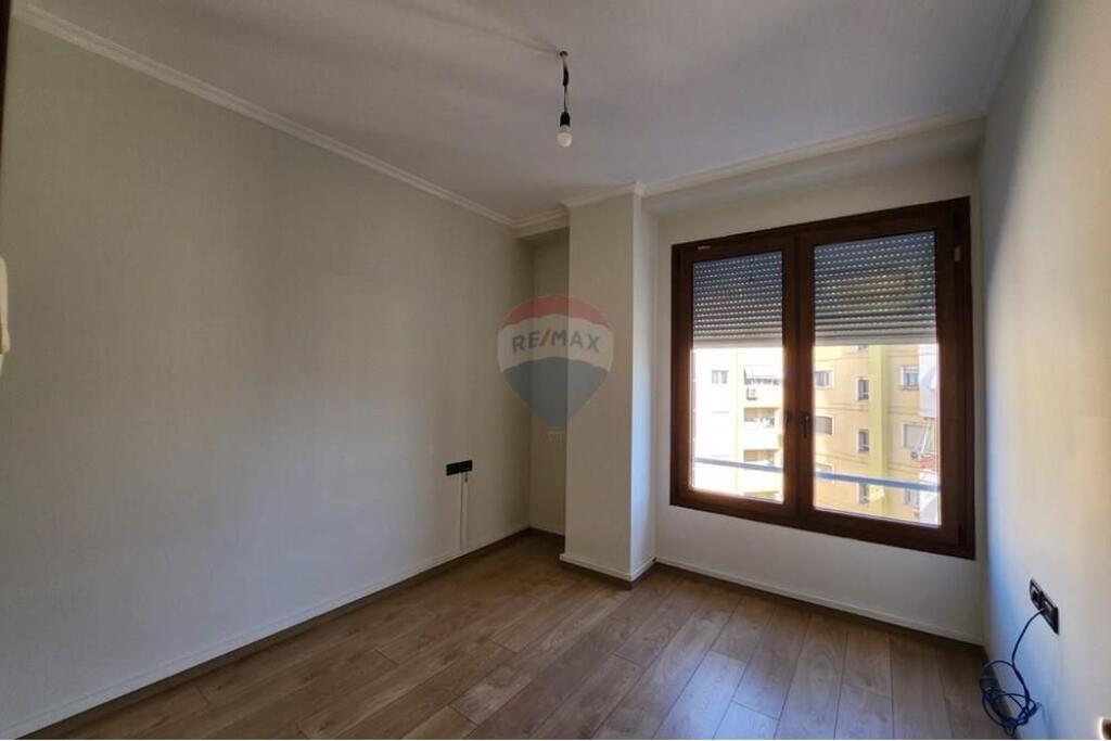 Zyrë - Për Qira - Kompleksi Delijorgji, Tiranë