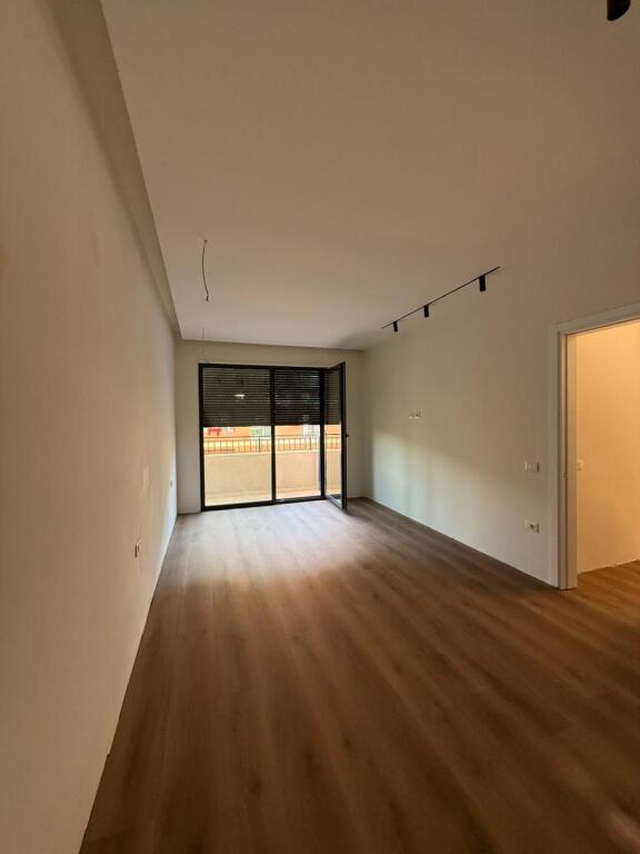 Apartament 2+1+2 + Post Parkimi – Liqeni i Thatë