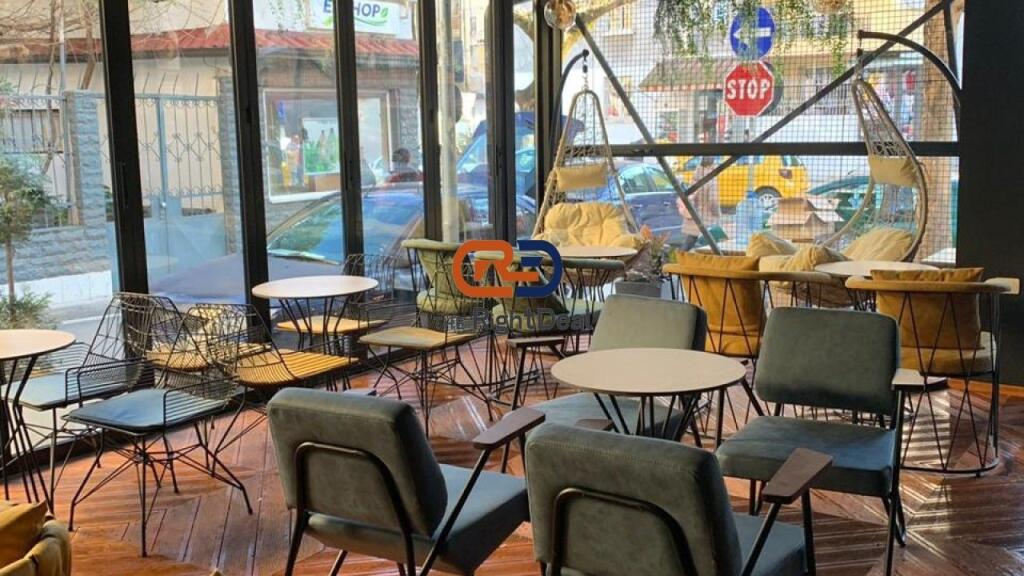A Myslym Shyr, Spazio Commerciale in Vendita sulla Strada Principale!!