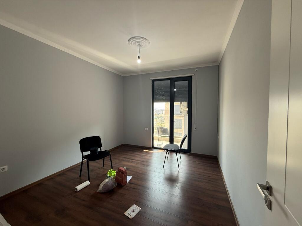 UFFICIO IN AFFITTO 138 M2 PORCELAN 700 EURO