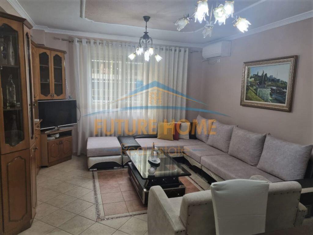 Qera, Apartament 2+1, Rruga e Barrikadave