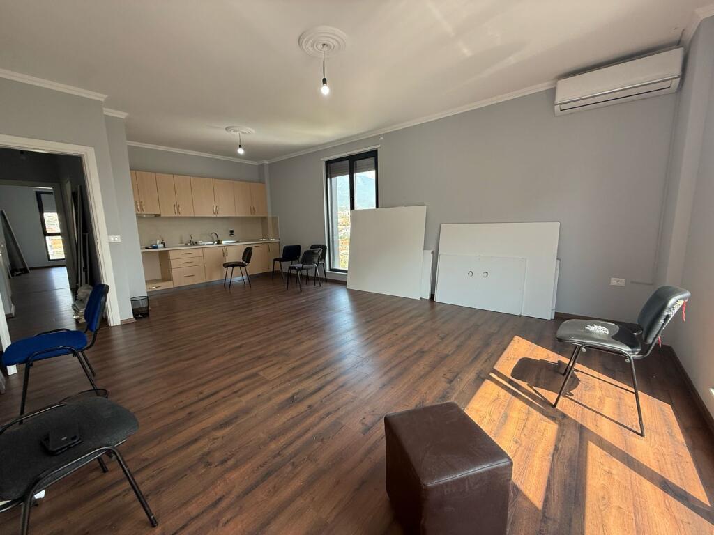 UFFICIO IN AFFITTO 138 M2 PORCELAN 700 EURO