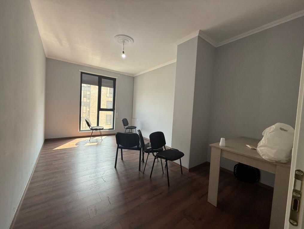 UFFICIO IN AFFITTO 138 M2 PORCELAN 700 EURO
