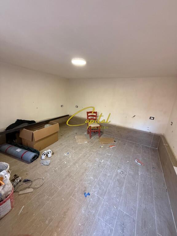VILLA PRIVATA IN AFFITTO 340 M2 21 DICEMBRE 200.000 LEKE