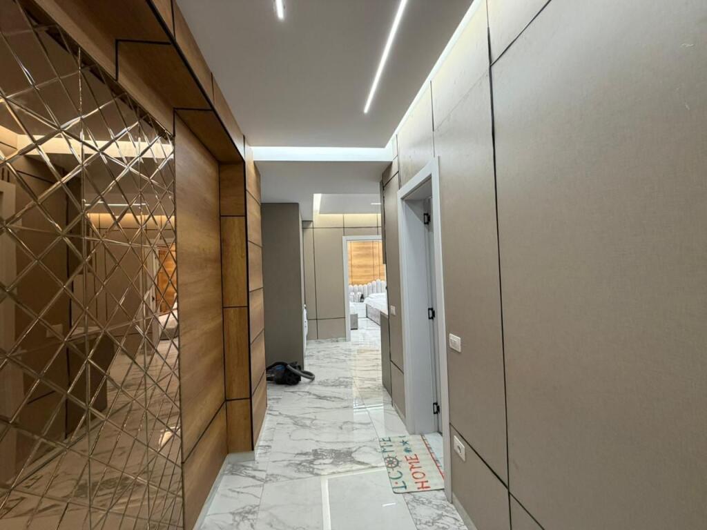 Shitet Apartament 2+1