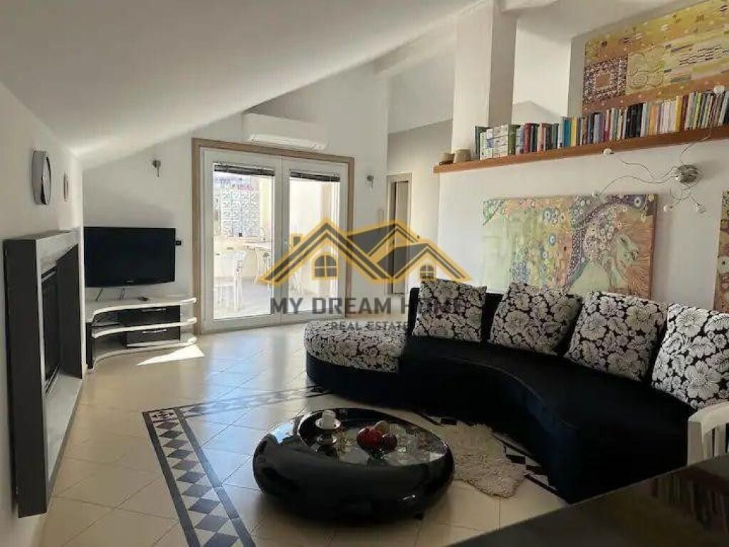 VILLA DI 4 PIANI IN VENDITA NEL CENTRO DI DURAZZO VICINO AL TRIBUNALE !