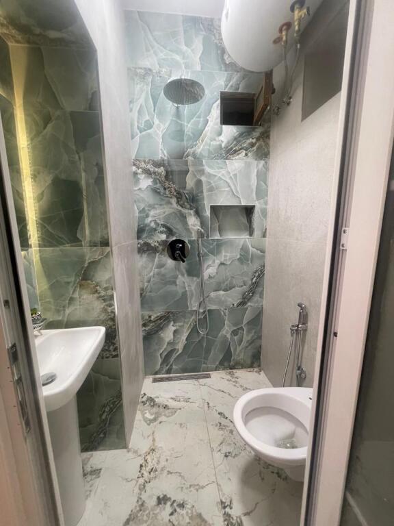 SHITET GARSONIERE 34M2 108000 EURO RRUGA E BARRIKADAVE