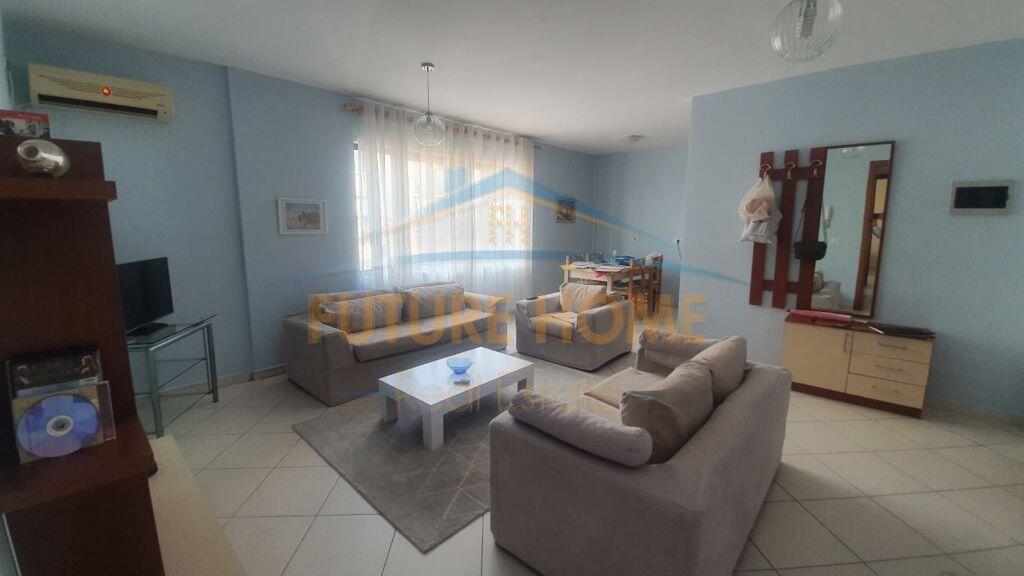 Qera, Apartament 2+1, Rruga e Barrikadave