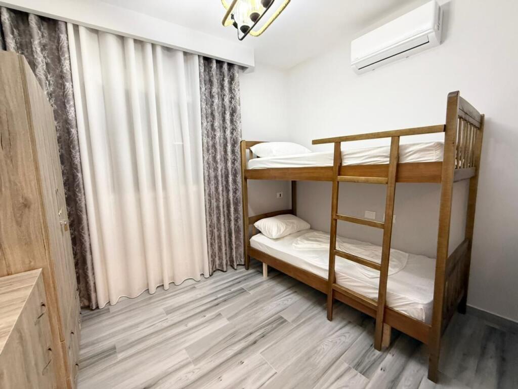 Jepet me qera super apartament 2+1+2 ne Fresk