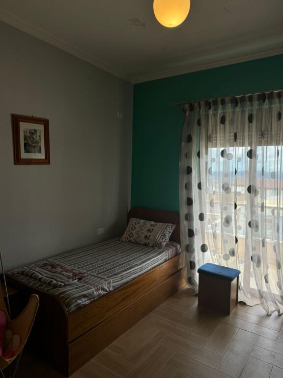 APPARTAMENTO 2+1. 400 EURO FRES.