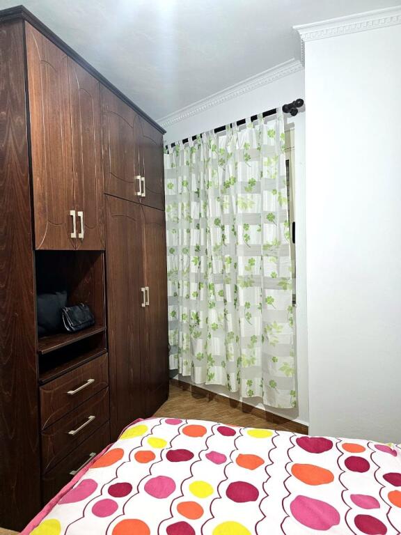 🏡 Jepet me qira Apartament 2+1+2 📍 Fresk, pranë Restorant Deliut – Rruga e Teleferikut 🏢 Kati 5, pallat i ri me ashensor 🛋️ Totalisht i mobiluar  💶 Çmimi: 45,000 lekë / muaj