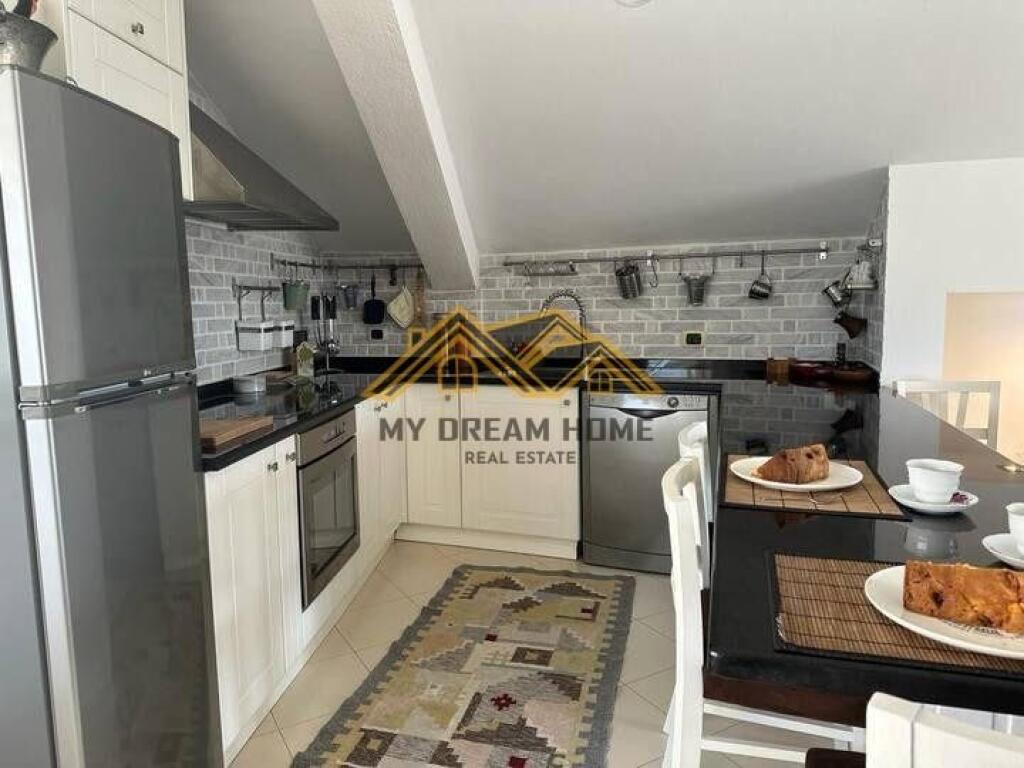 VILLA DI 4 PIANI IN VENDITA NEL CENTRO DI DURAZZO VICINO AL TRIBUNALE !