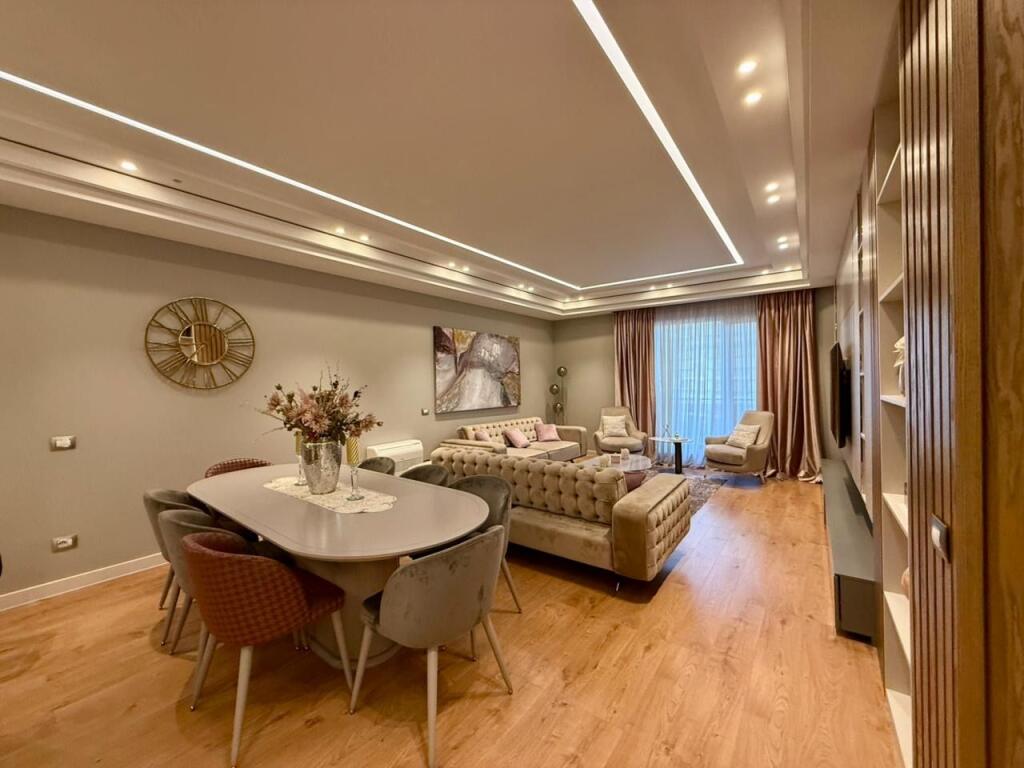 Shitet Apartament LUKSOZ 3+1+2 – Ish Fusha e Aviacionit