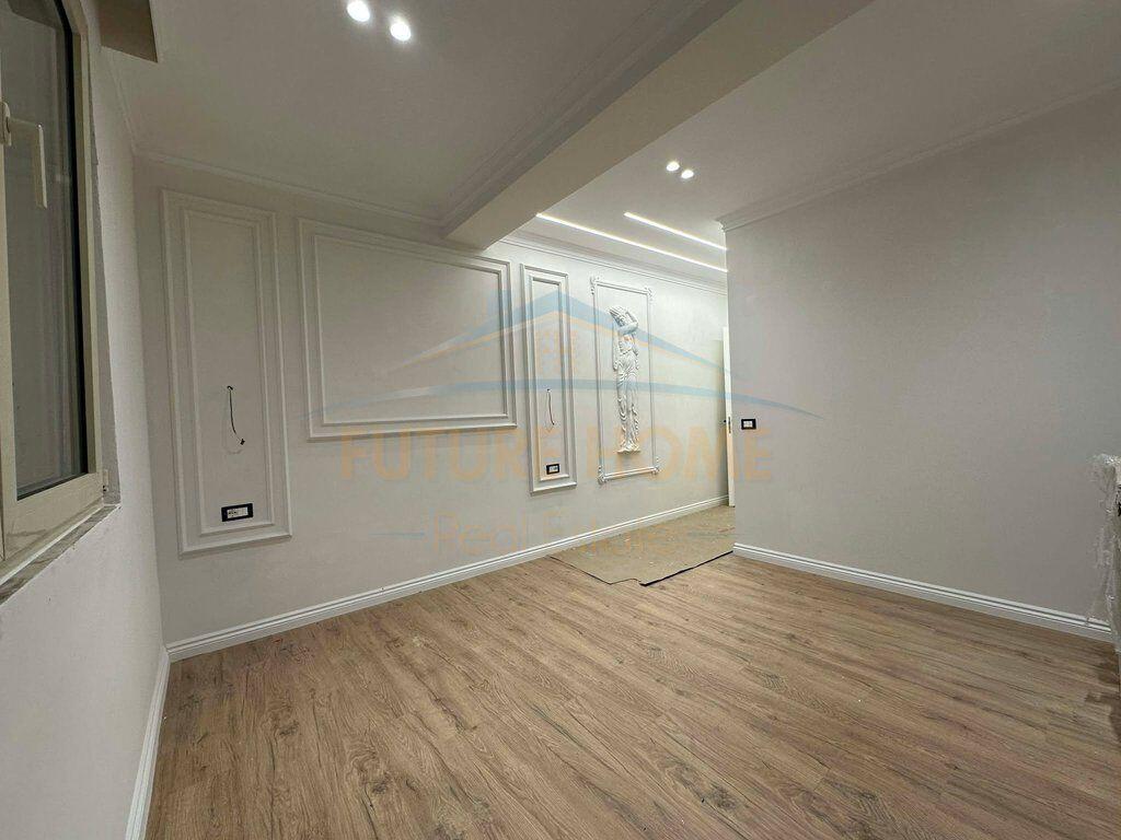 Vendesi in vendita Appartamento 1+1+Veranda Complesso Fratari, Unaza e Re