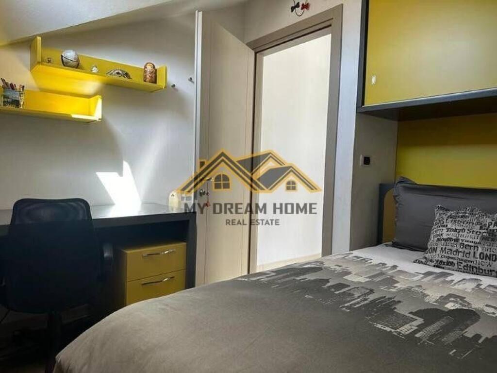 VILLA DI 4 PIANI IN VENDITA NEL CENTRO DI DURAZZO VICINO AL TRIBUNALE !