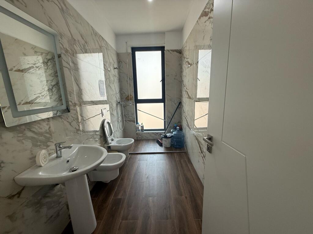 UFFICIO IN AFFITTO 138 M2 PORCELAN 700 EURO