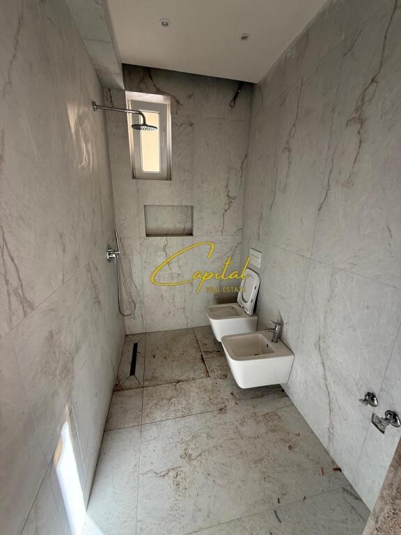 VILLA PRIVATA IN AFFITTO 340 M2 21 DICEMBRE 200.000 LEKE
