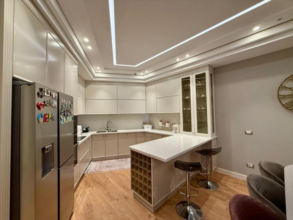 Shitet Apartament LUKSOZ 3+1+2 – Ish Fusha e Aviacionit
