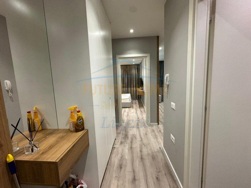 Shitet, Apartament 1+1+Post Parkimi, Shkolla e Kuqe, Tirane.