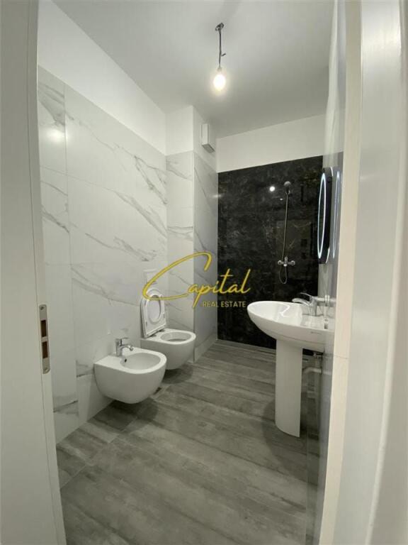 UFFICIO IN AFFITTO 70 M2 COMUNE DI PARIGI 70.000 LEKE