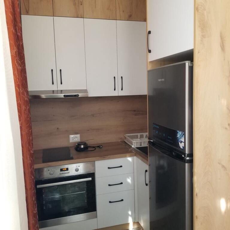 Jepet me qera apartment 2+1, rruga Mine Peza