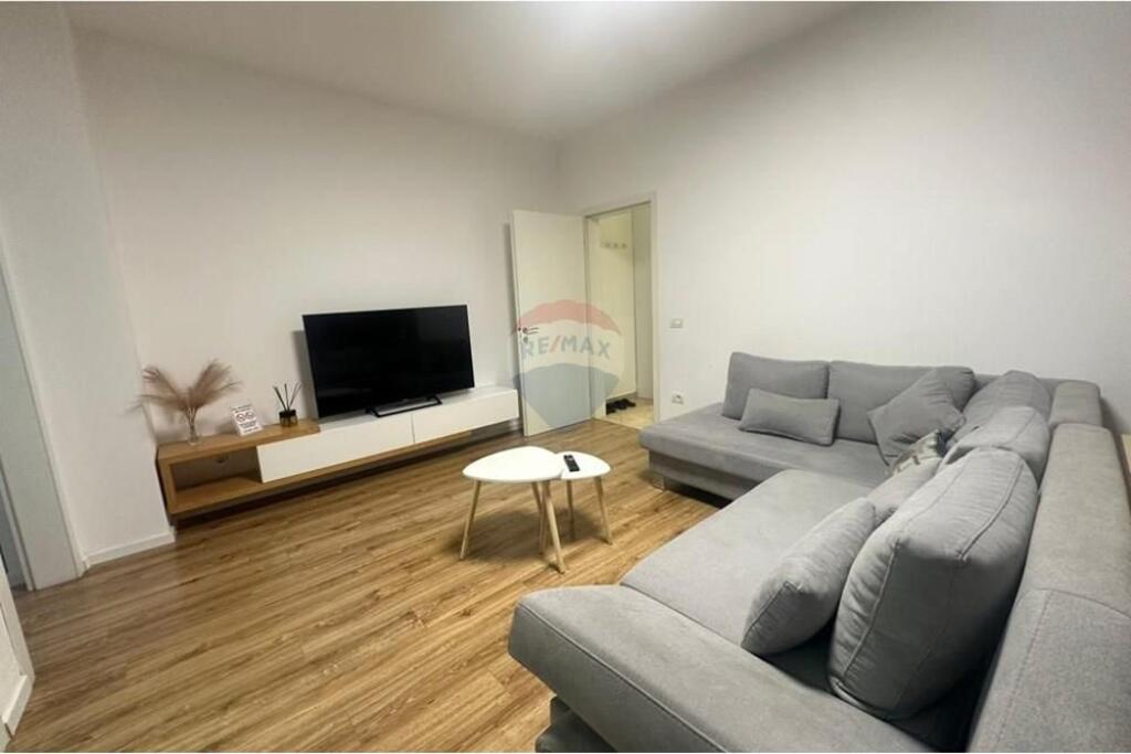 Jepet me qira apartament 2+1 te Rruga e Kavajes