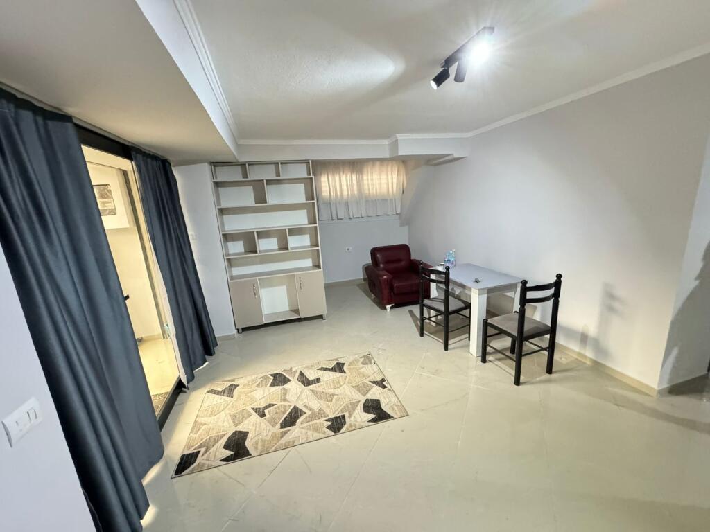Apartament me qera 1+1 Xhamllik