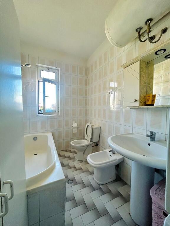 🏡 Shitet Apartament 2+1 – Tregu Elektrik