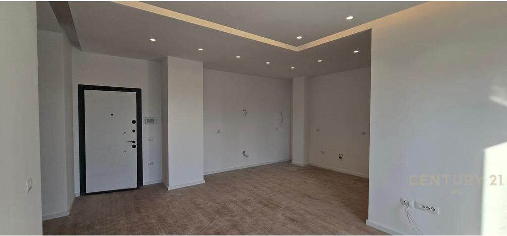 APARTMENT FOR OFFICE 2+1+2 ON BARRIKADAVE STREET! 1,300 € /Month Total Area 107m2