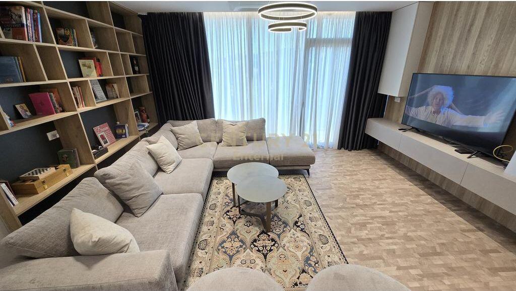 Lake View – Shitet Apartament 3+1 me 2 Poste Parkimi | Totalisht i Arredaur