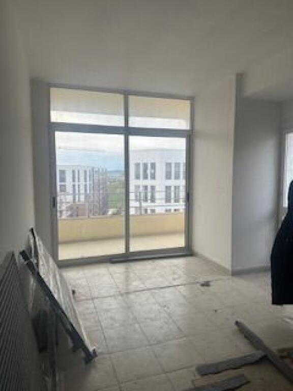 Appartamento 2+1 per residenza o attività commerciale in 5 Maj