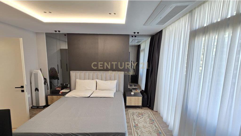 Lake View – Shitet Apartament 3+1 me 2 Poste Parkimi | Totalisht i Arredaur