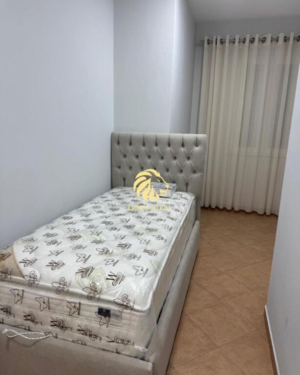 🏢 APARTAMENT ME QIRA – RRUGA E KAVAJËS
